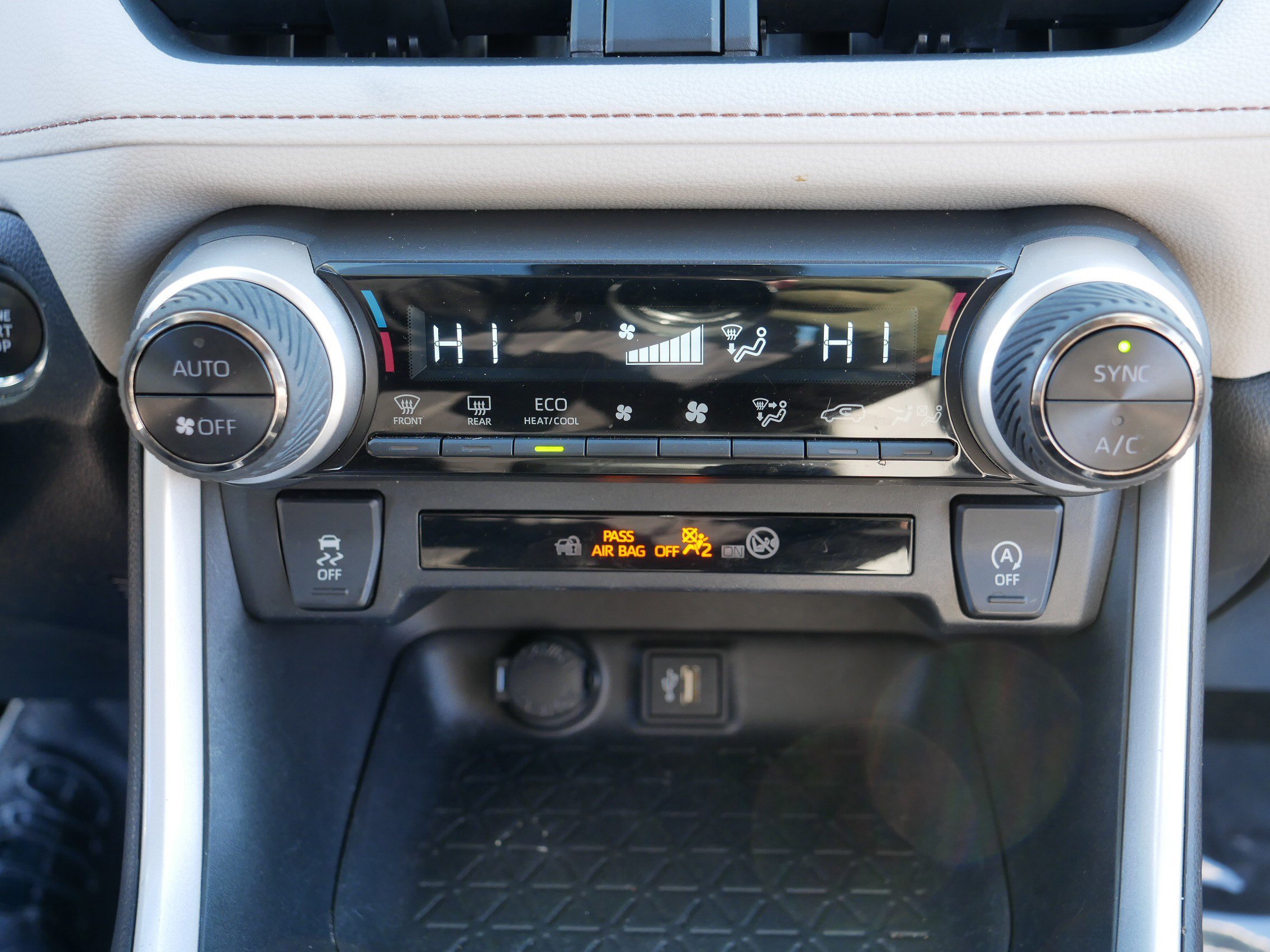 Used 2023 Toyota RAV4 XLE image 28