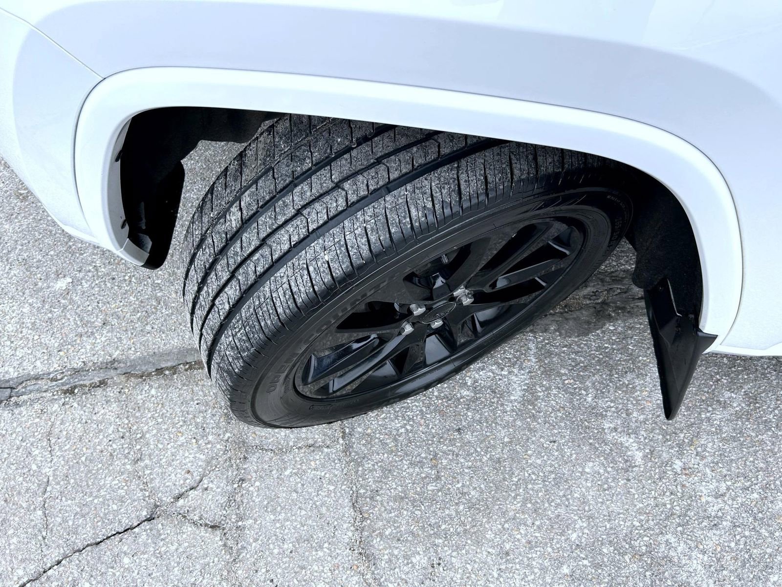 Used 2020 Jeep Grand Cherokee Altitude image 23