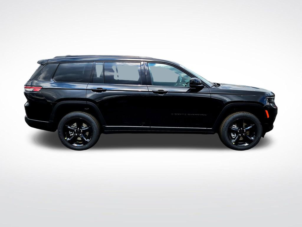 New 2025 Jeep Grand Cherokee L Laredo image 10