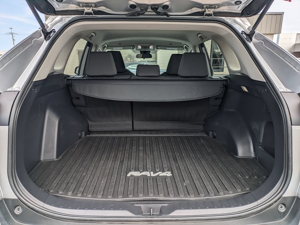 Used 2023 Toyota RAV4 XLE FWD image 13