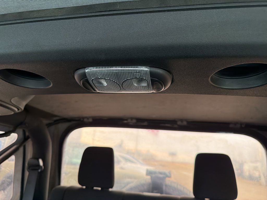 Used 2018 Jeep Wrangler Sport image 18
