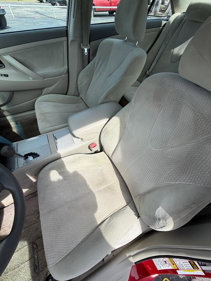 Used 2010 Toyota Camry LE image 12