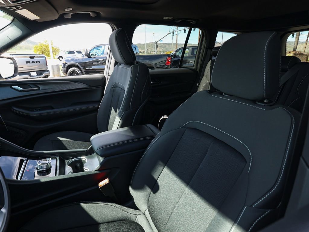 New 2026 Jeep Grand Cherokee Laredo X image 15