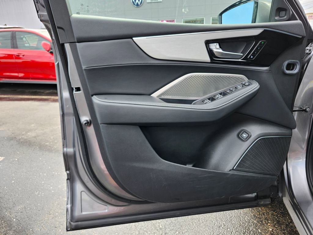 Used 2024 Acura MDX SH-AWD w/ Technology Package image 9