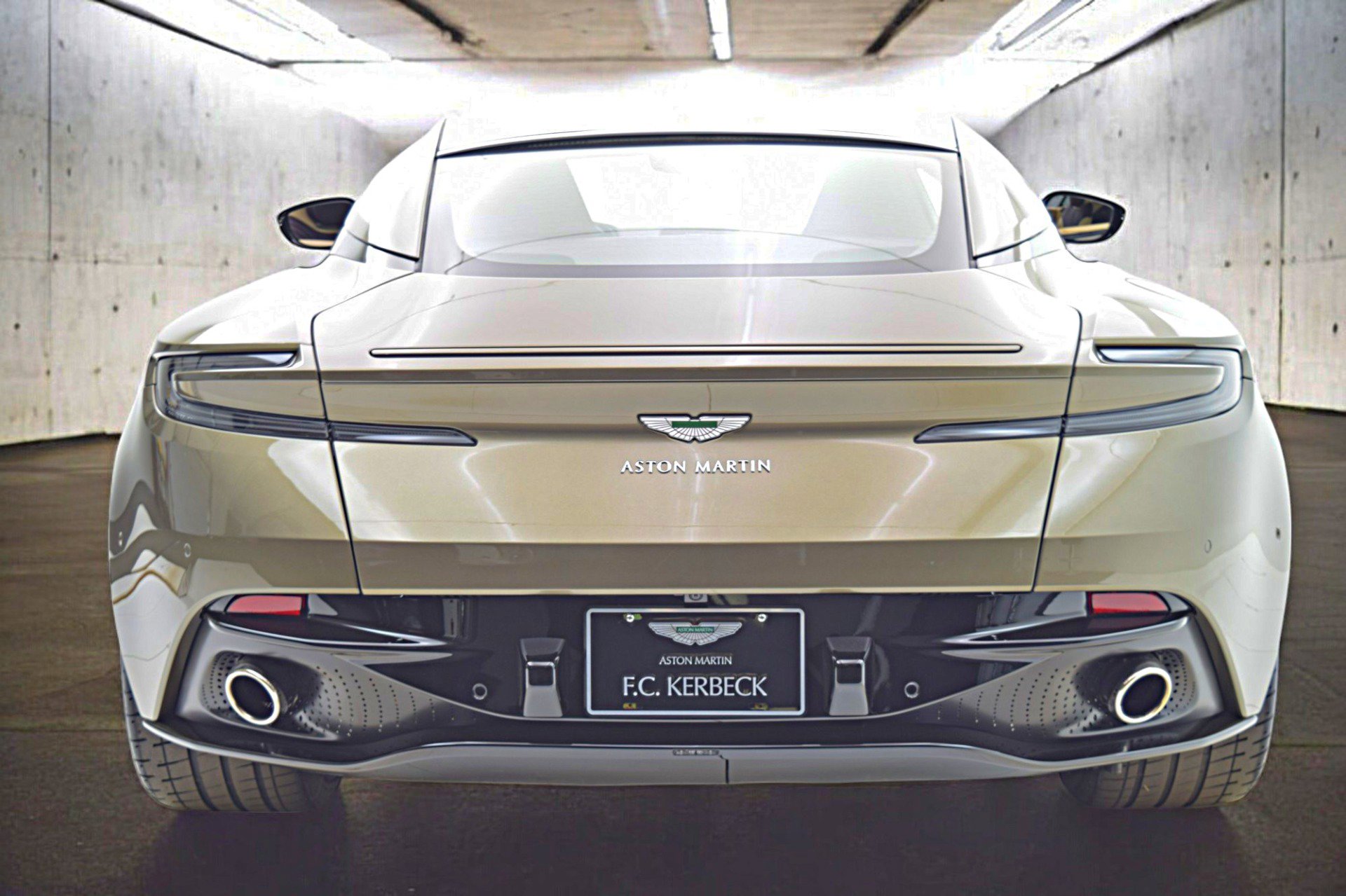 Used 2018 Aston Martin DB11 V12 image 7