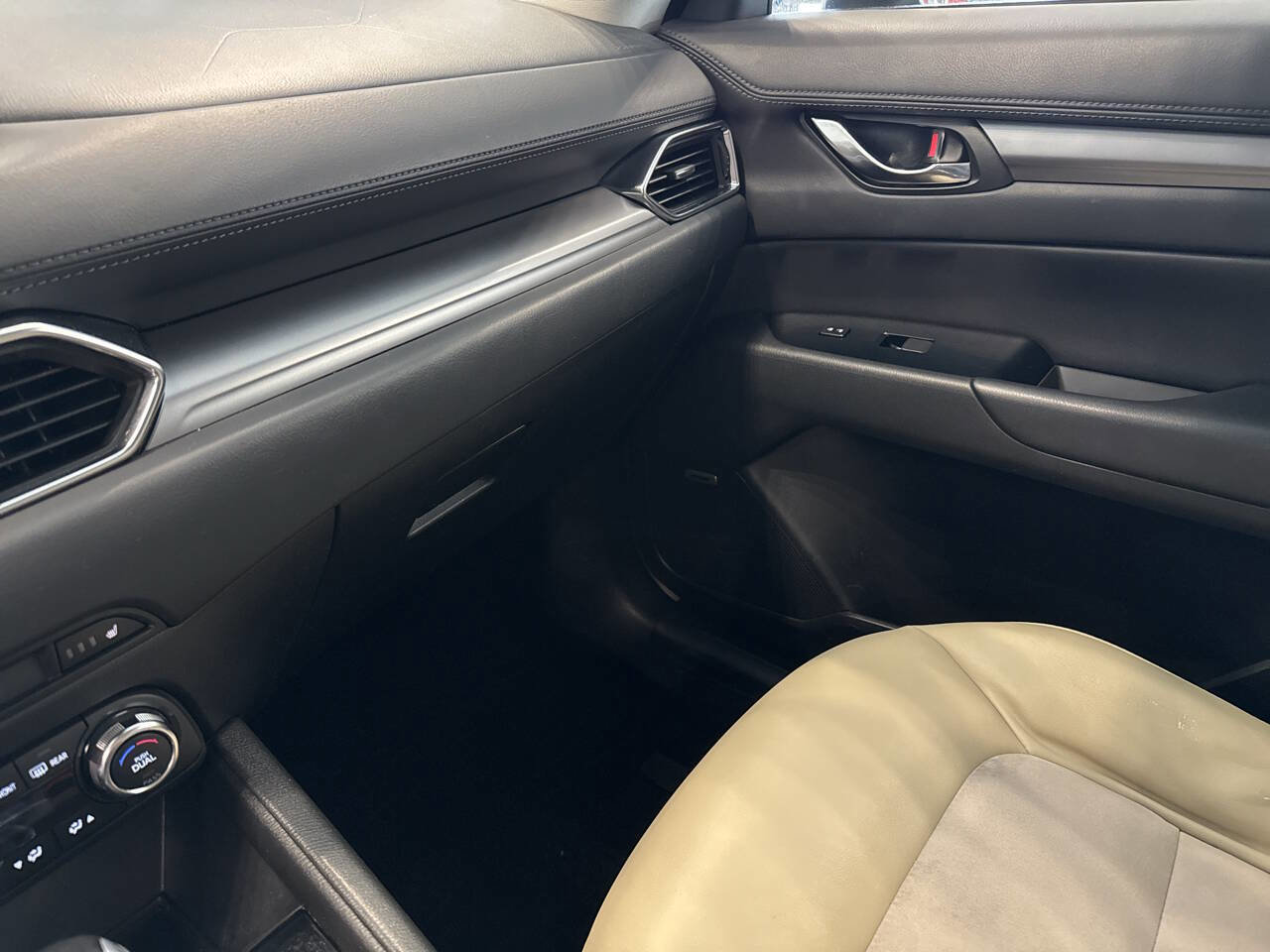 Used 2017 MAZDA CX-5 Touring w/ Preferred Equipment Package FWD image 25