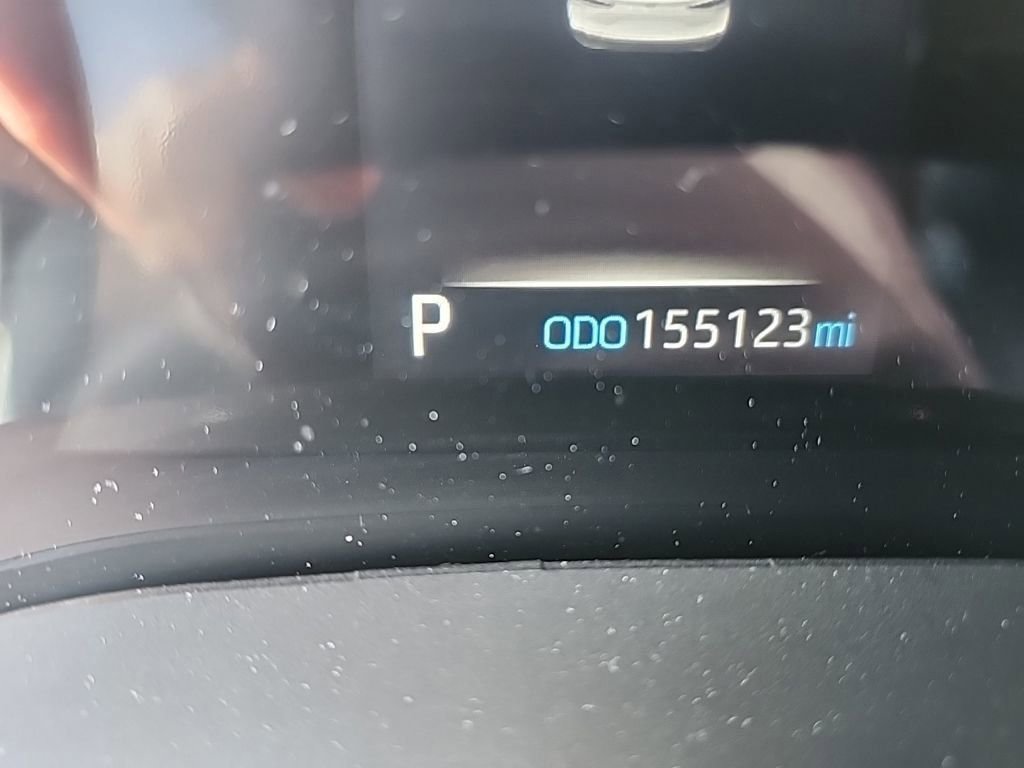 Used 2021 Toyota Sienna LE image 2