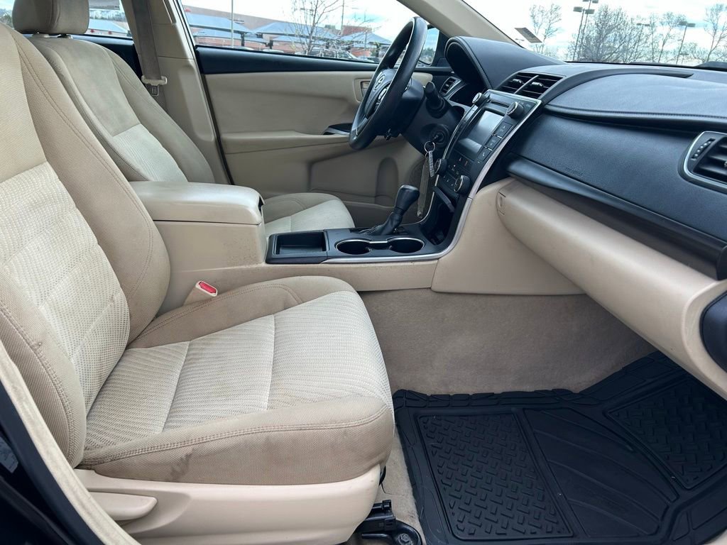 Used 2017 Toyota Camry LE FWD image 30