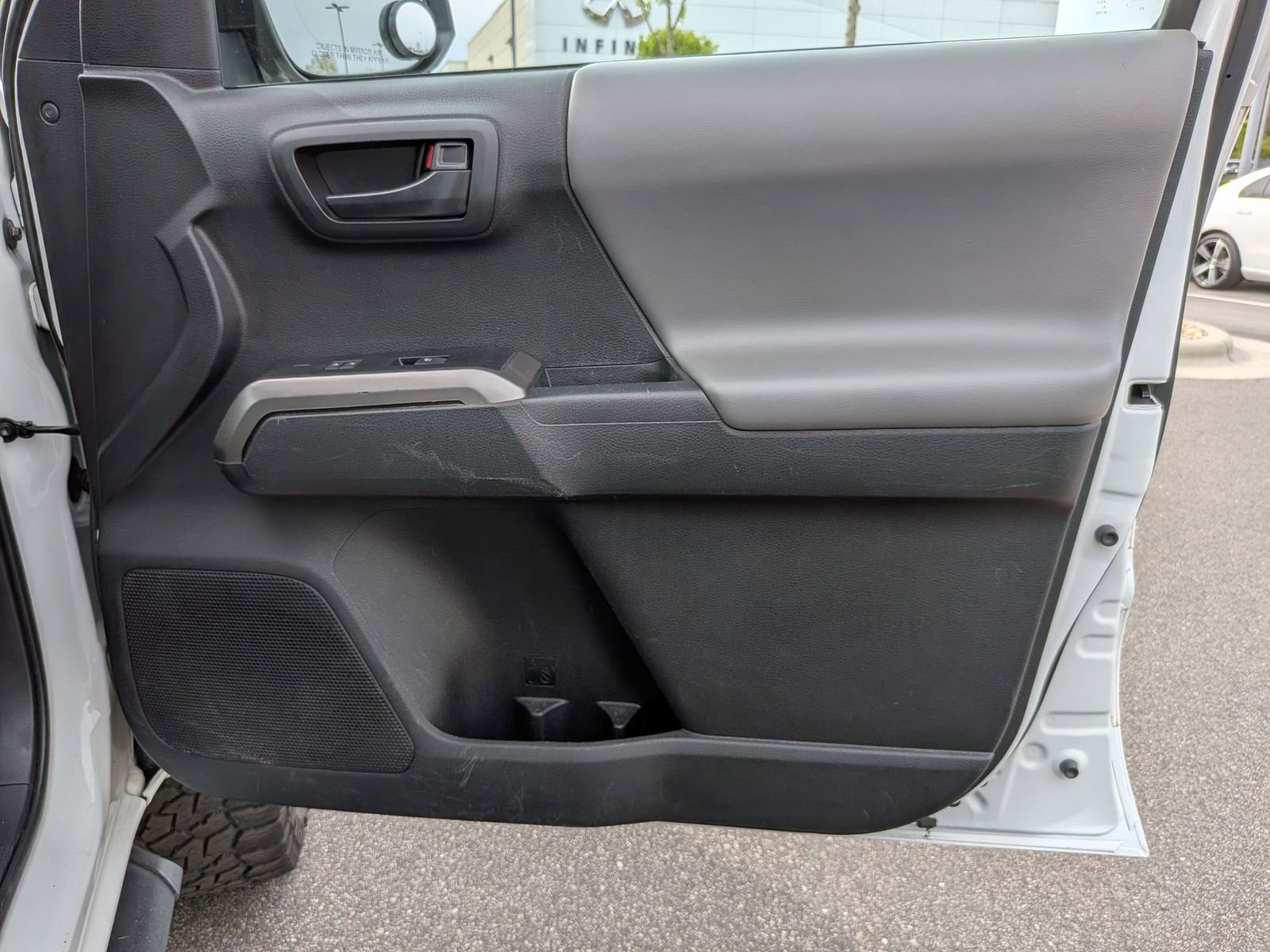 Used 2022 Toyota Tacoma SR5 w/ SR5 Appearance Package (SM) image 33