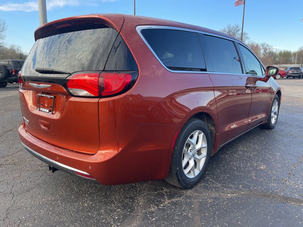 Used 2018 Chrysler Pacifica Touring Plus w/ Tire & Wheel Group image 8