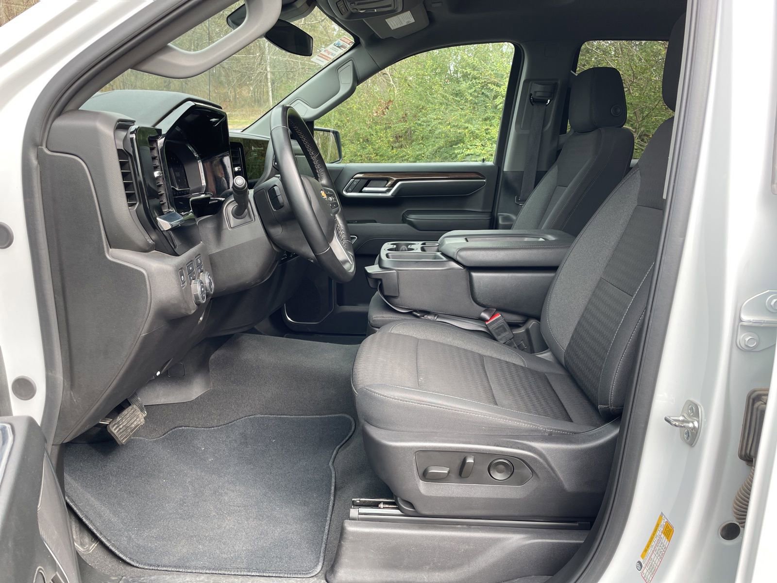 Used 2025 Chevrolet Silverado 1500 LT image 11