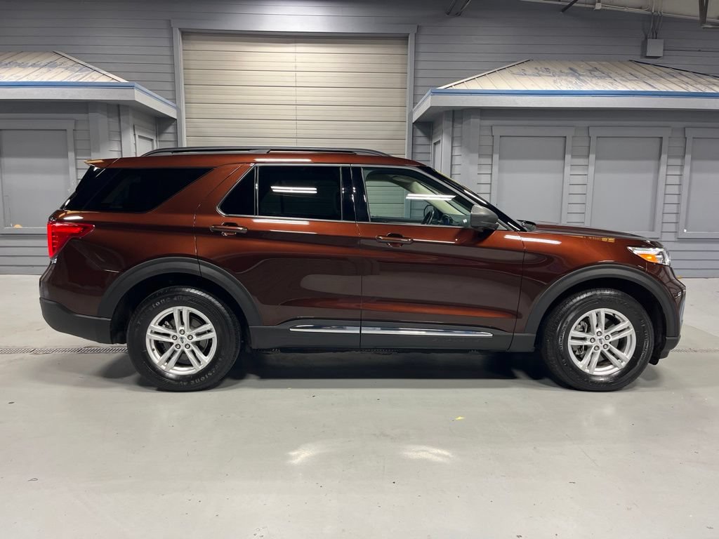 Used 2020 Ford Explorer XLT w/ Comfort Package AWD/4WD image 8