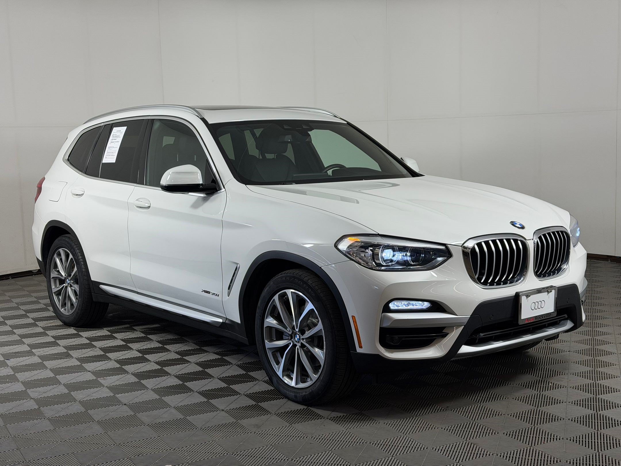 Used 2018 BMW X3 xDrive30i w/ Premium Package AWD/4WD image 7