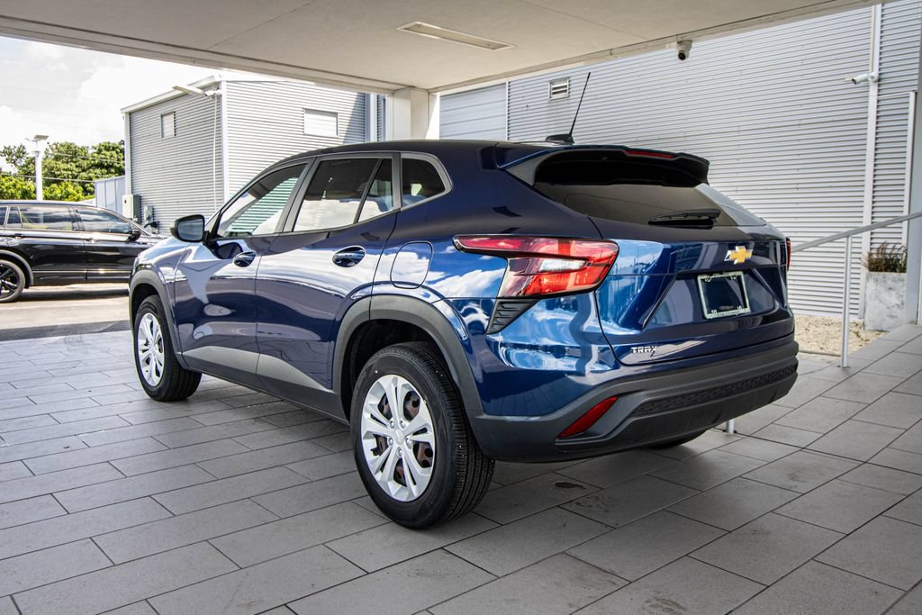 Used 2024 Chevrolet Trax LS FWD image 11