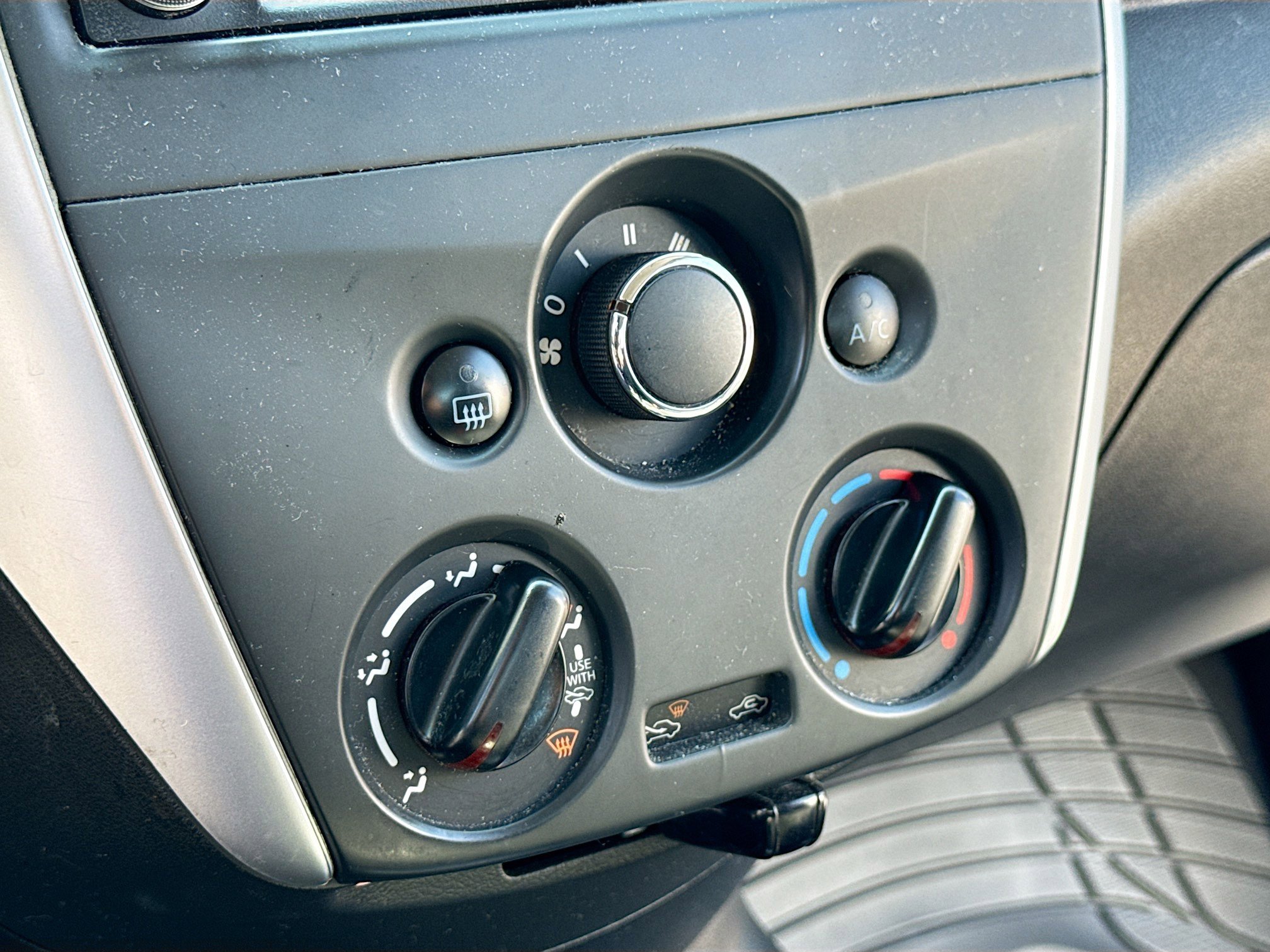 Used 2019 Nissan Versa SV image 10