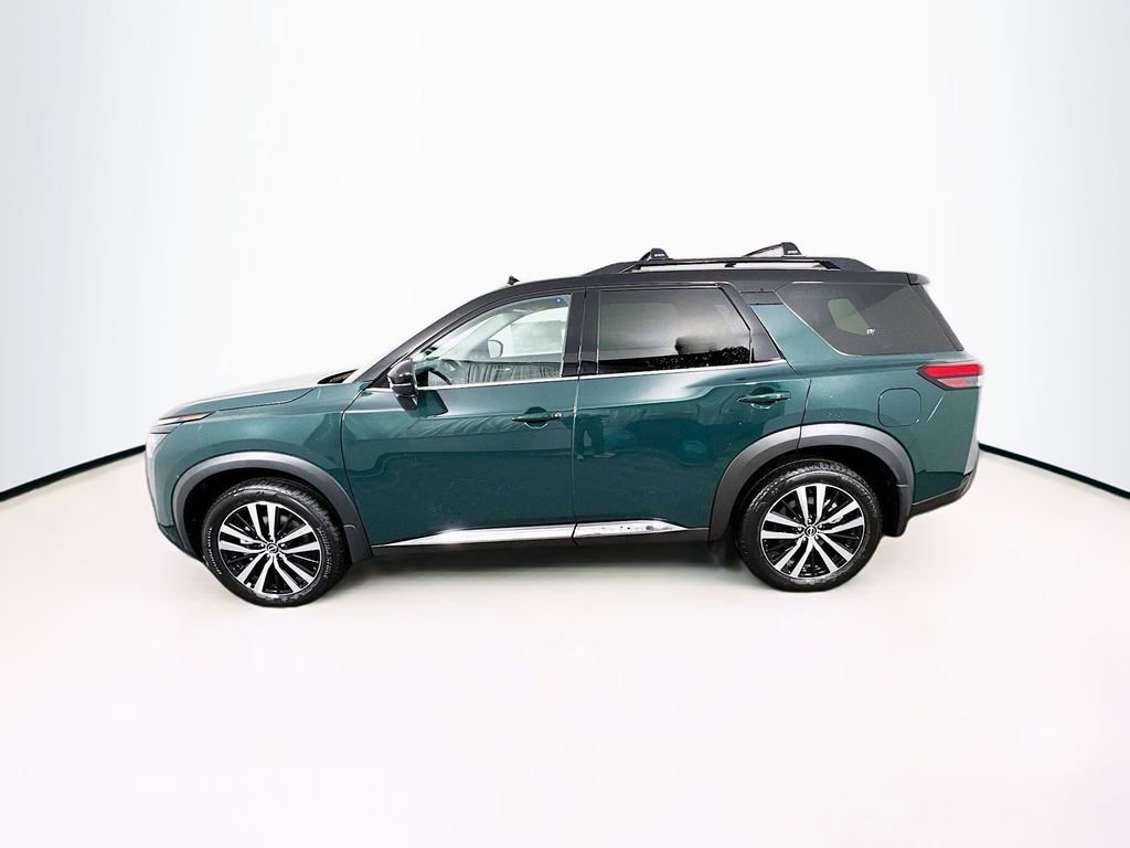 Used 2025 Nissan Pathfinder Platinum image 4