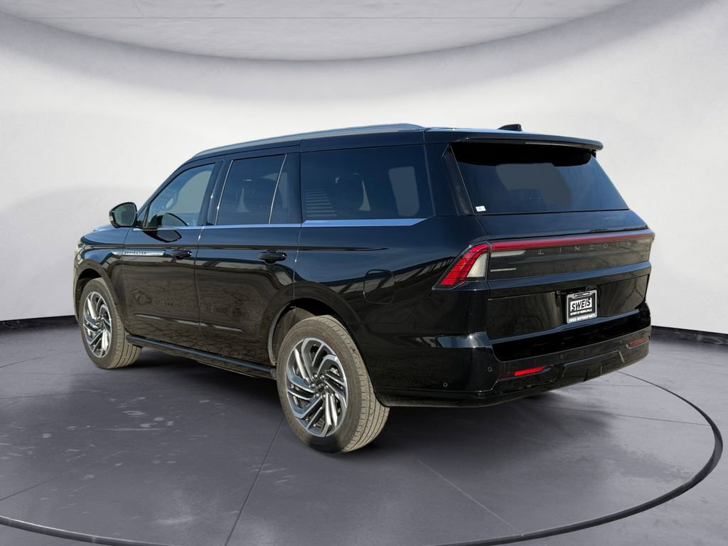 Used 2025 Lincoln Navigator Reserve image 4