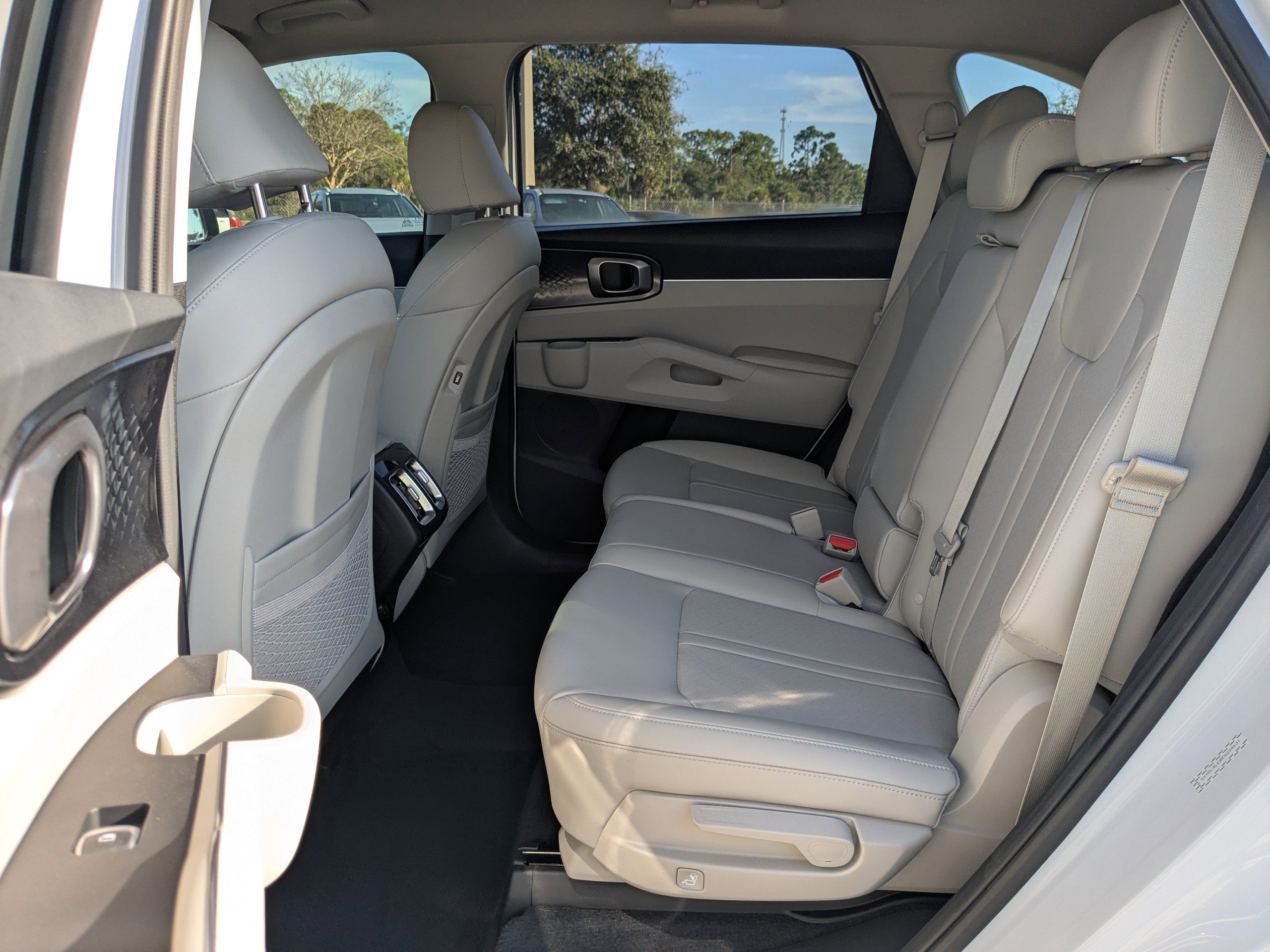 Used 2023 Kia Sorento S image 16