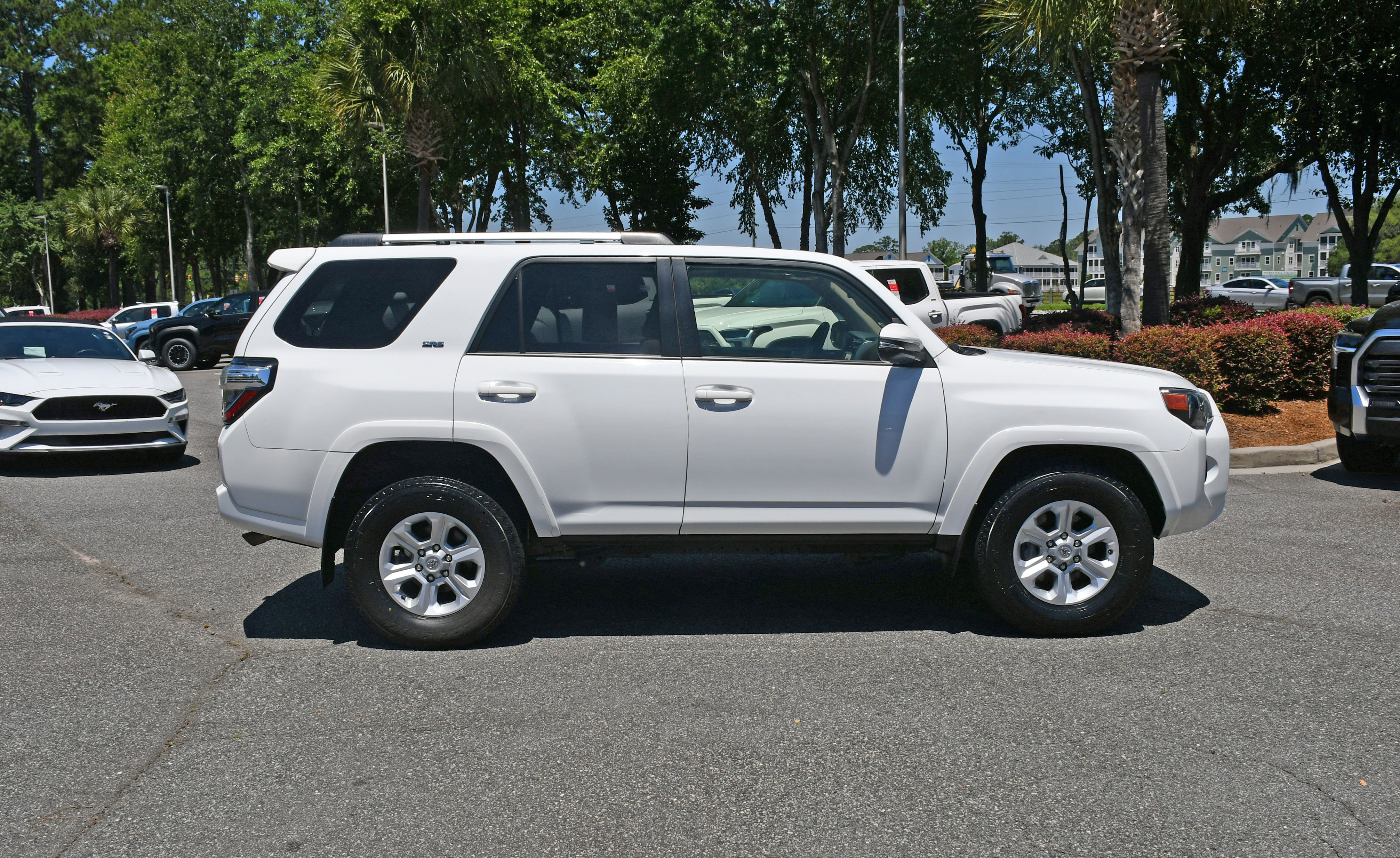 Used 2022 Toyota 4Runner SR5 Premium w/ Moonroof Package RWD image 5