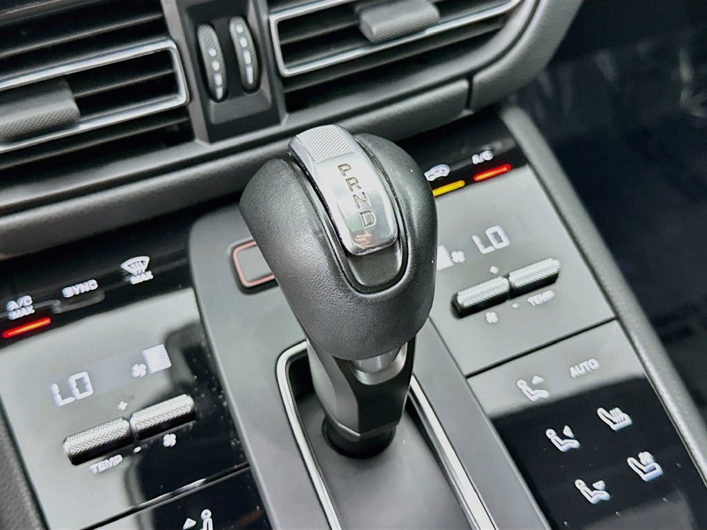 Used 2022 Porsche Macan AWD/4WD image 19