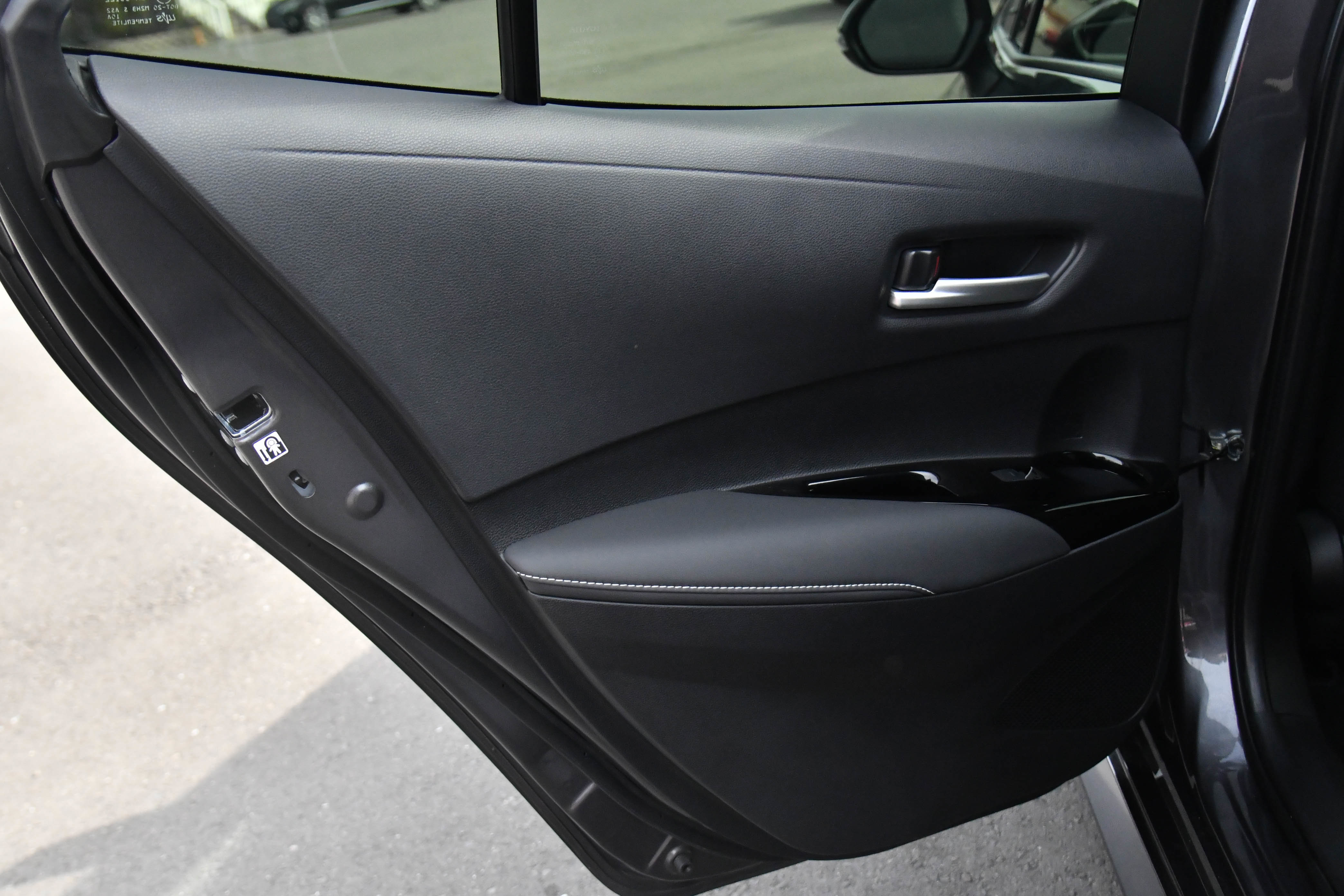 Used 2024 Toyota Corolla SE w/ SE Package image 37