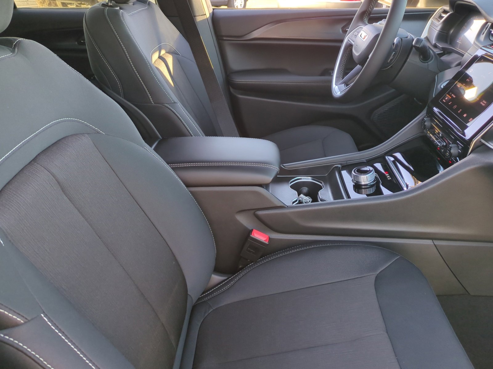 New 2025 Jeep Grand Cherokee Laredo image 19