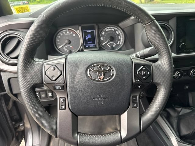 Used 2018 Toyota Tacoma TRD Sport AWD/4WD image 16