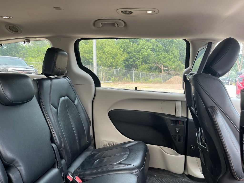 Used 2017 Chrysler Pacifica Touring-L Plus FWD image 45