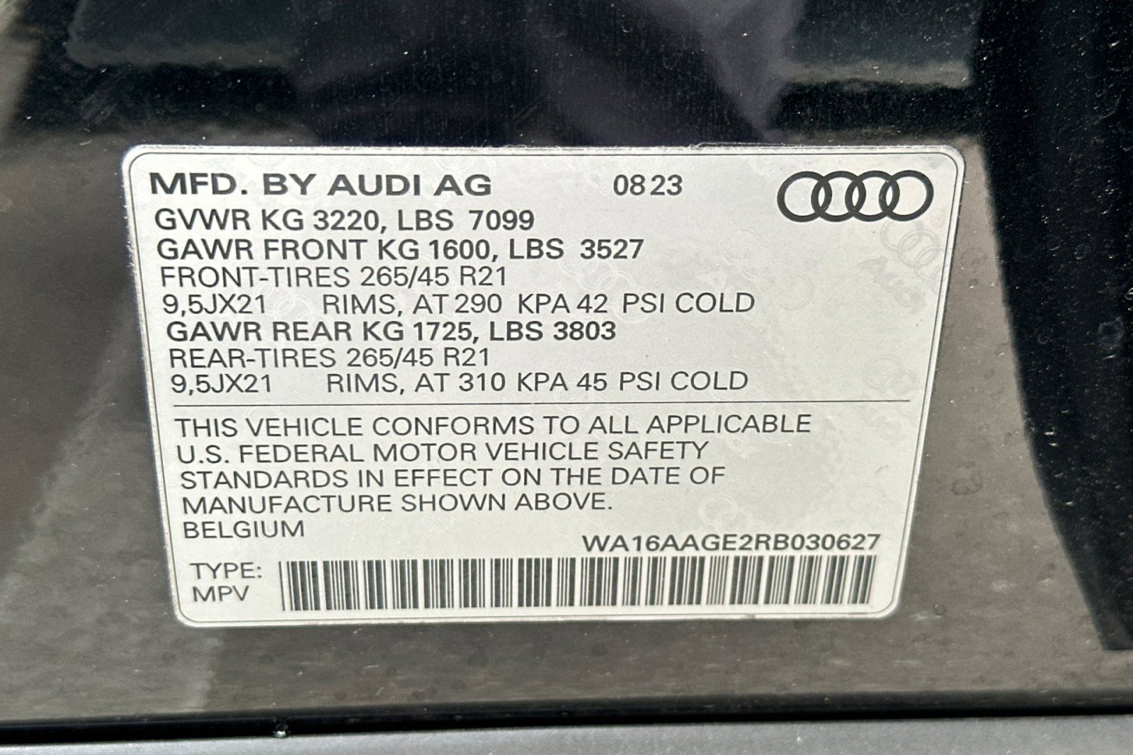 Used 2024 Audi Q8 e-tron Prestige w/ Prestige Package image 29