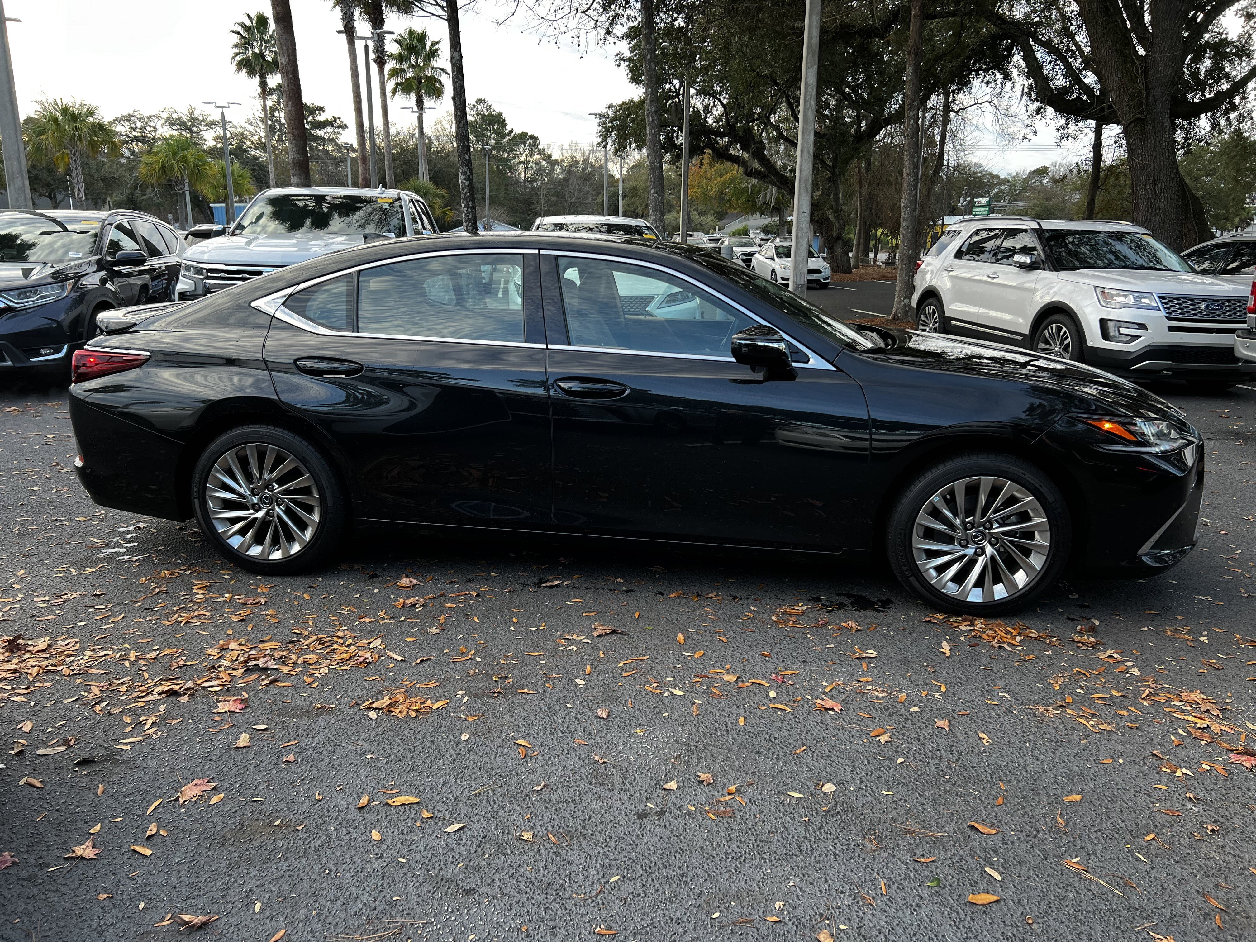 Used 2023 Lexus ES 350 Ultra Luxury image 10