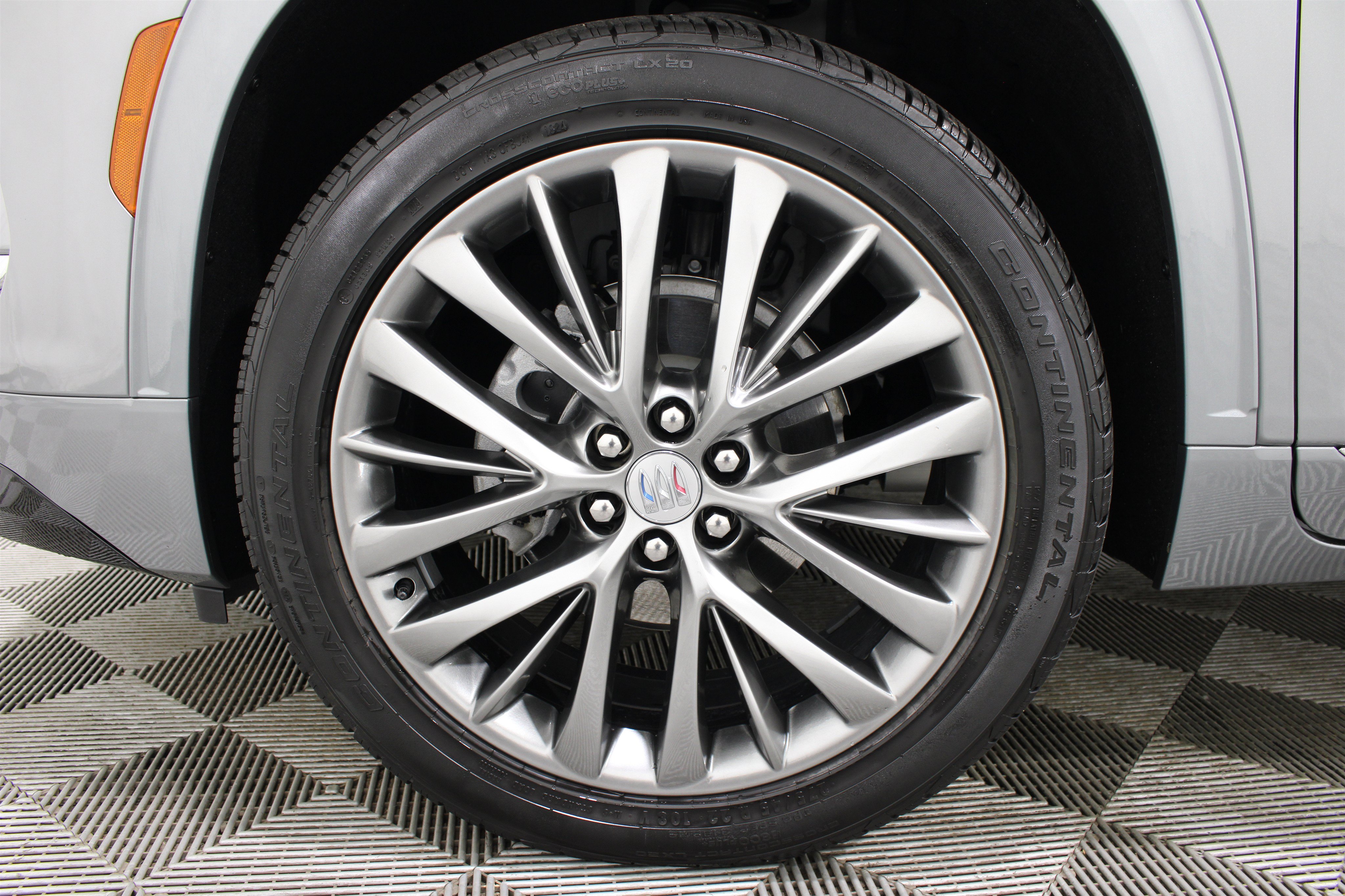 Used 2025 Buick Enclave Avenir AWD/4WD image 38
