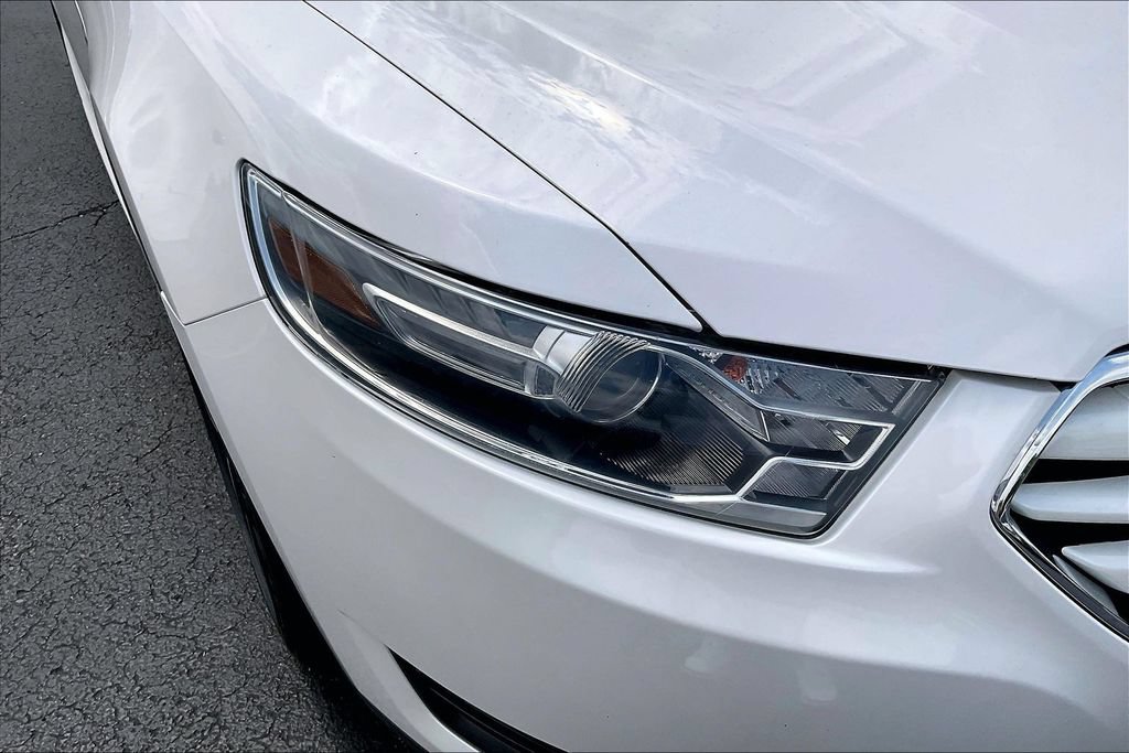 Used 2019 Ford Taurus Limited AWD/4WD image 28