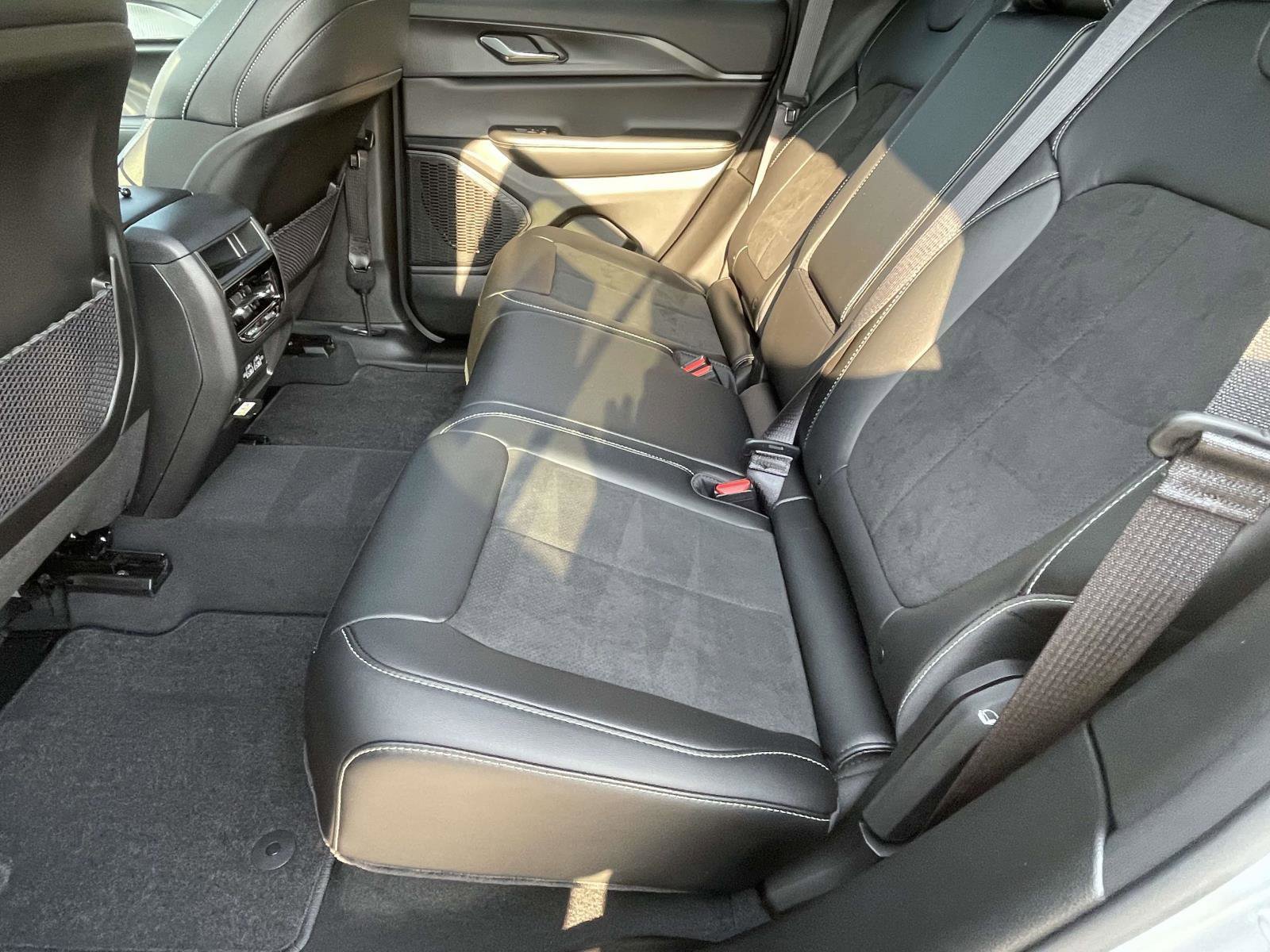 Used 2025 Jeep Grand Cherokee Altitude image 27