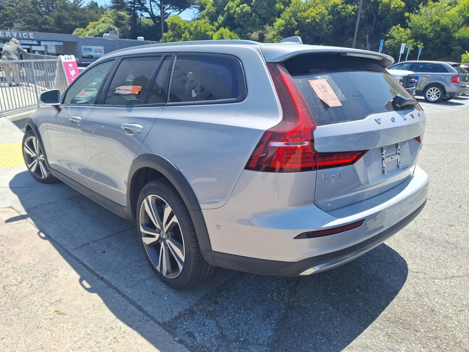 Used 2025 Volvo V60 B5 Cross Country Plus AWD/4WD image 4