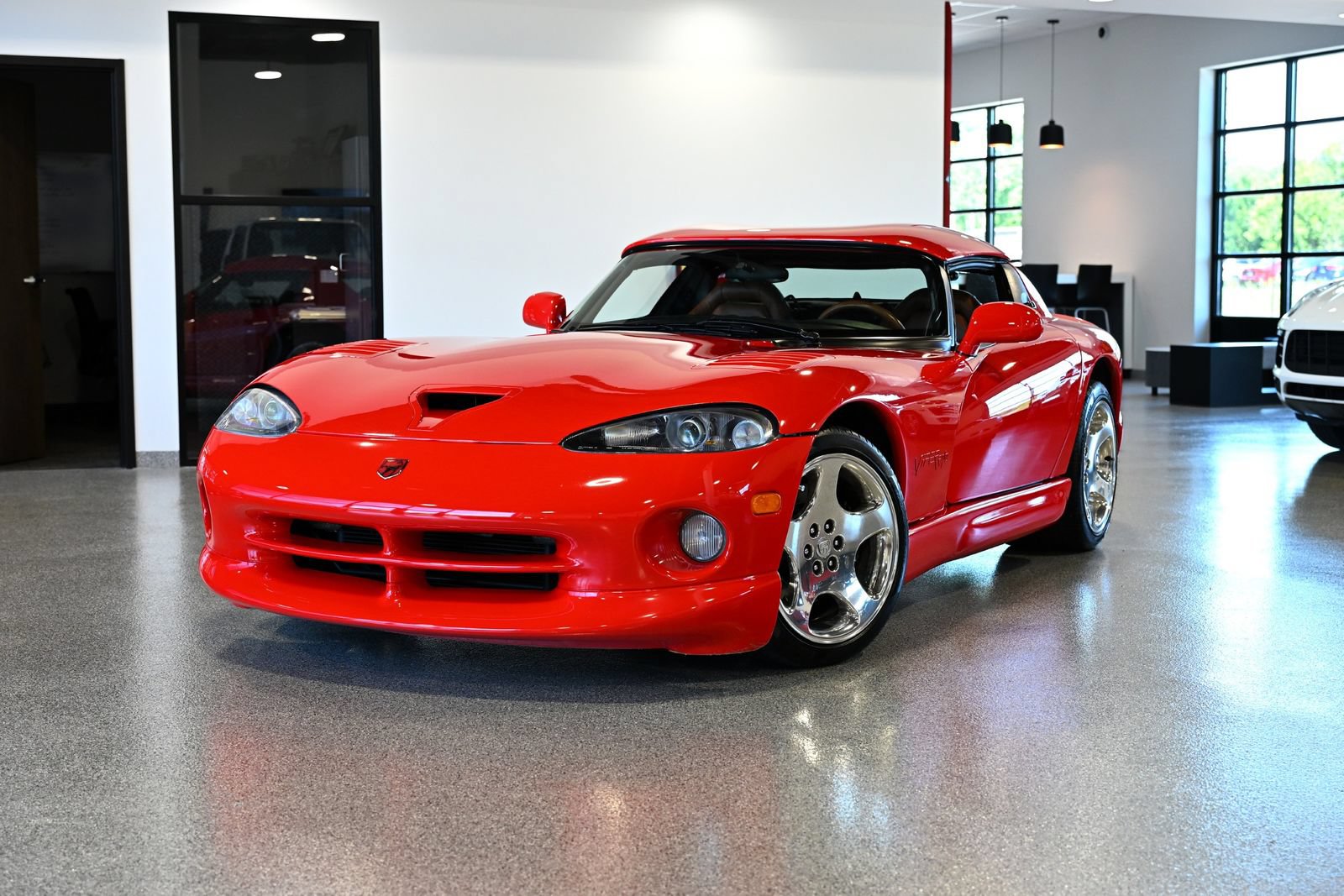 Used 2001 Dodge Viper RT/10 RWD image 1