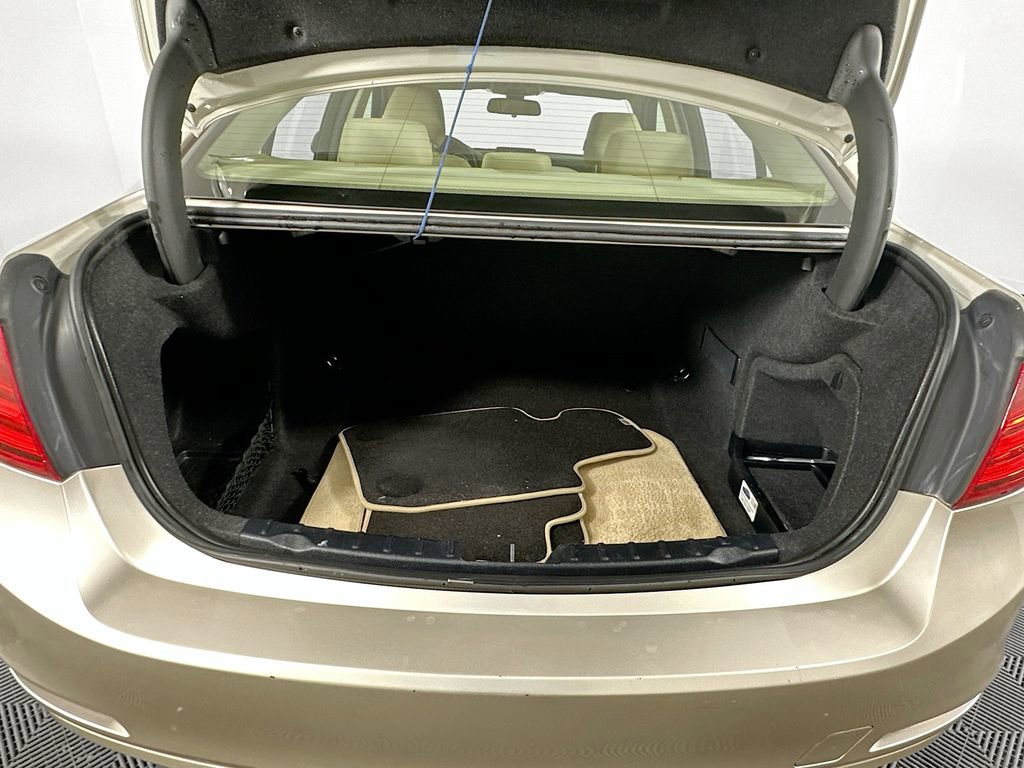 Used 2015 BMW 320i Sedan image 25