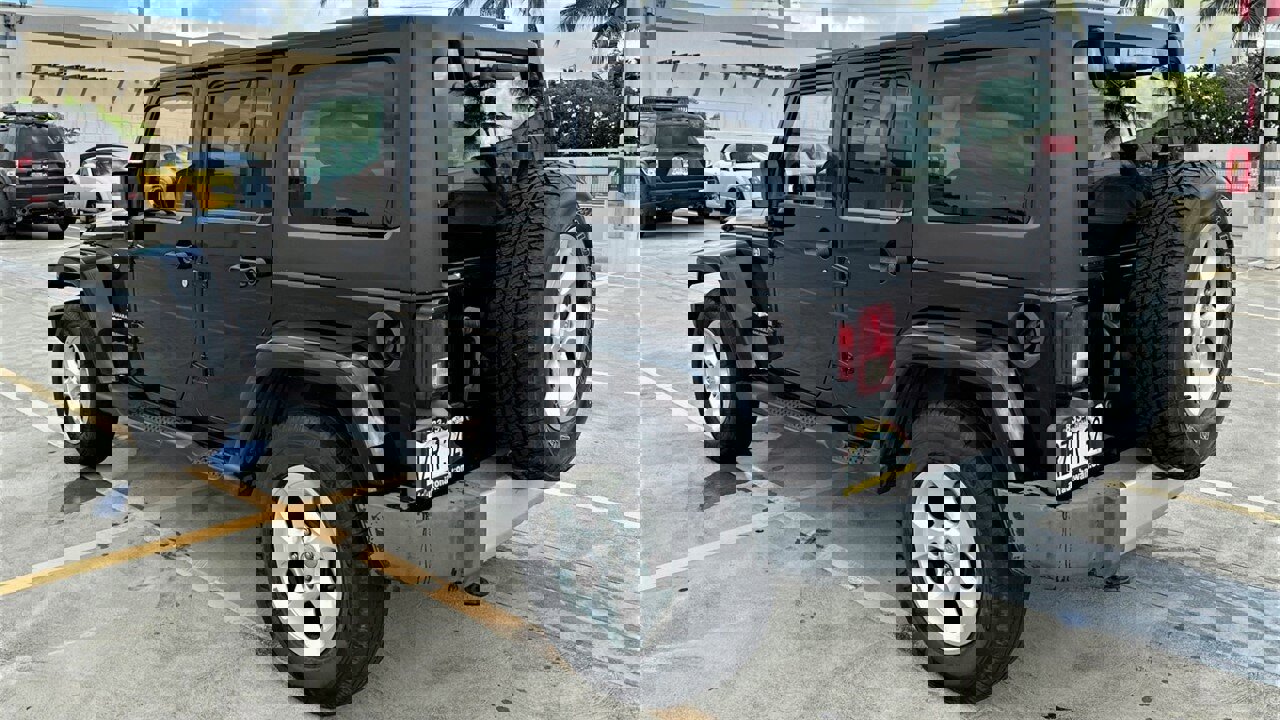 Used 2013 Jeep Wrangler Unlimited Sahara image 3