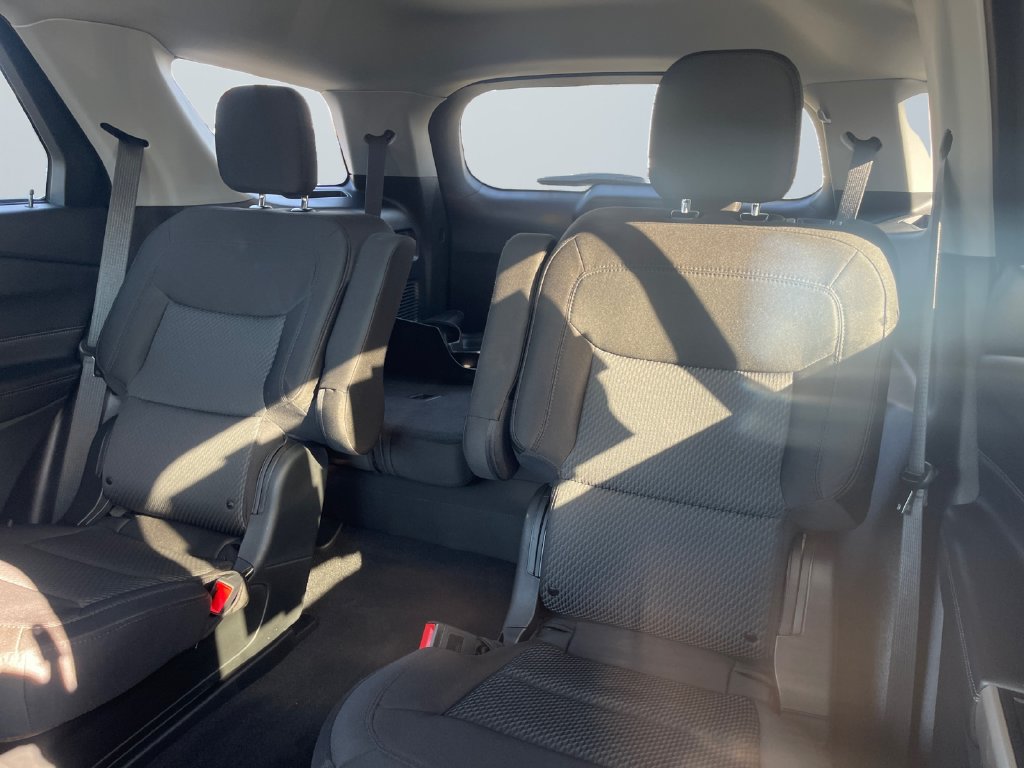 Used 2023 Ford Explorer XLT AWD/4WD image 13