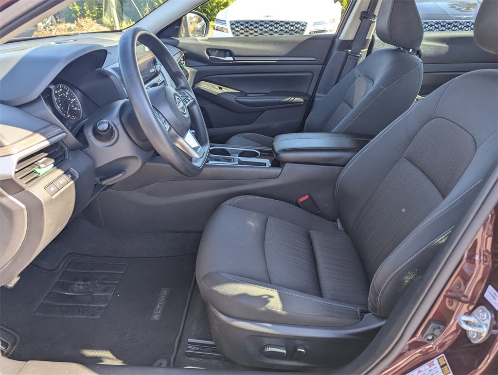 Used 2024 Nissan Altima 2.5 SV image 10