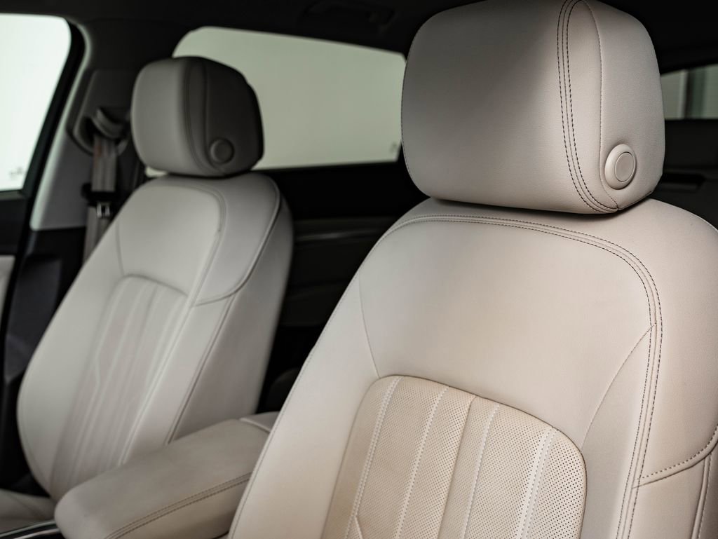 Used 2022 Audi e-tron Premium Plus w/ Premium Plus Package image 24