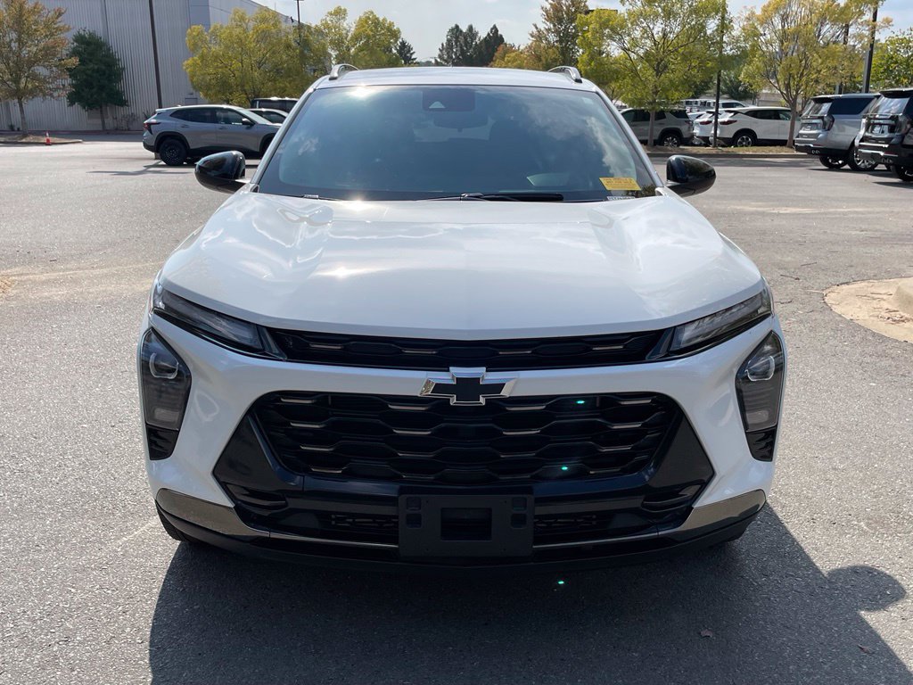 Used 2025 Chevrolet Trax ACTIV FWD image 2