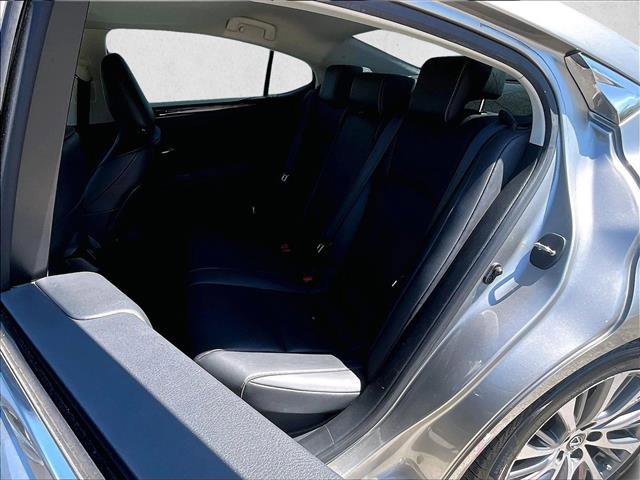 Used 2020 Lexus ES 300h w/ Premium Package image 28