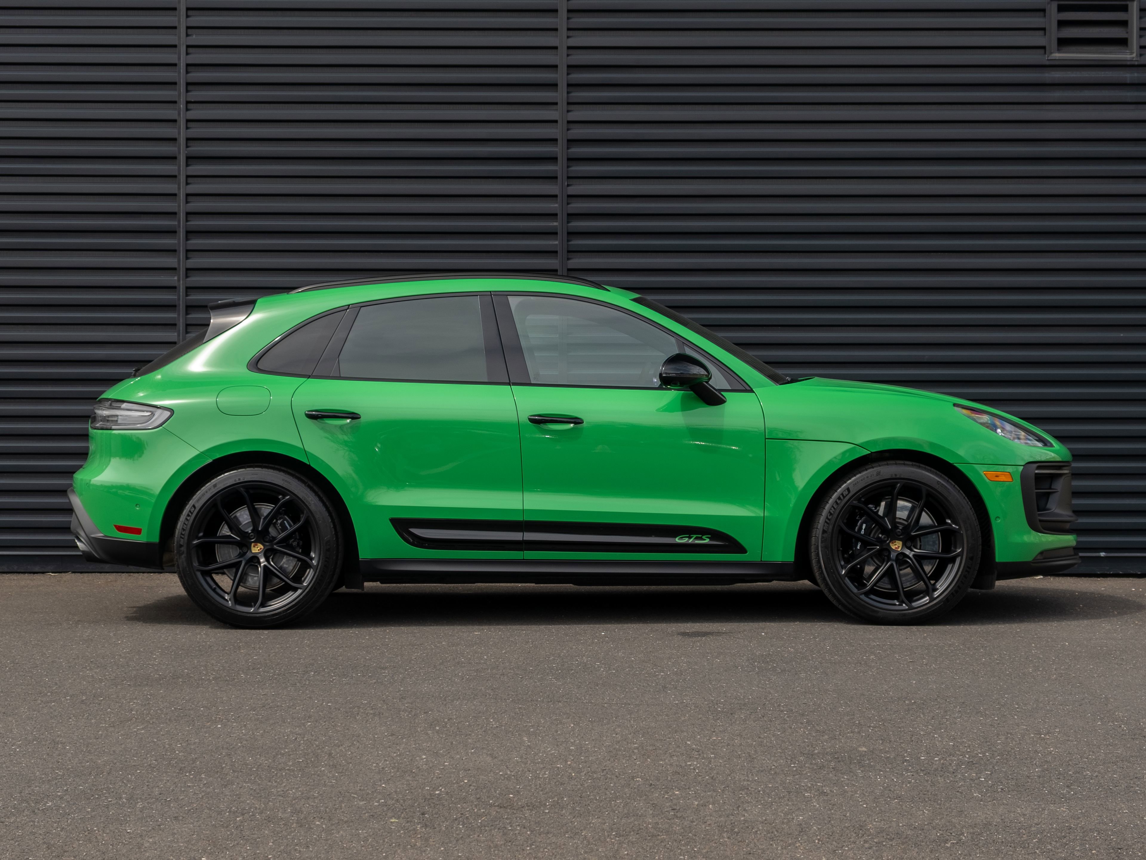 Certified 2025 Porsche Macan GTS image 9