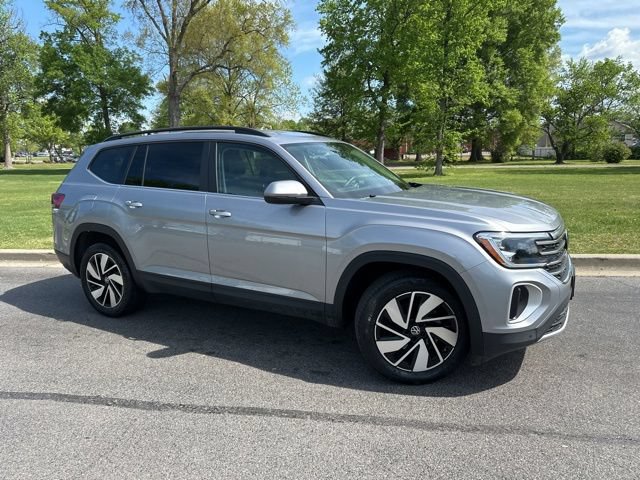 Used 2025 Volkswagen Atlas SE AWD/4WD image 1