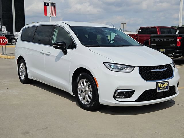 Used 2024 Chrysler Pacifica Touring-L image 8