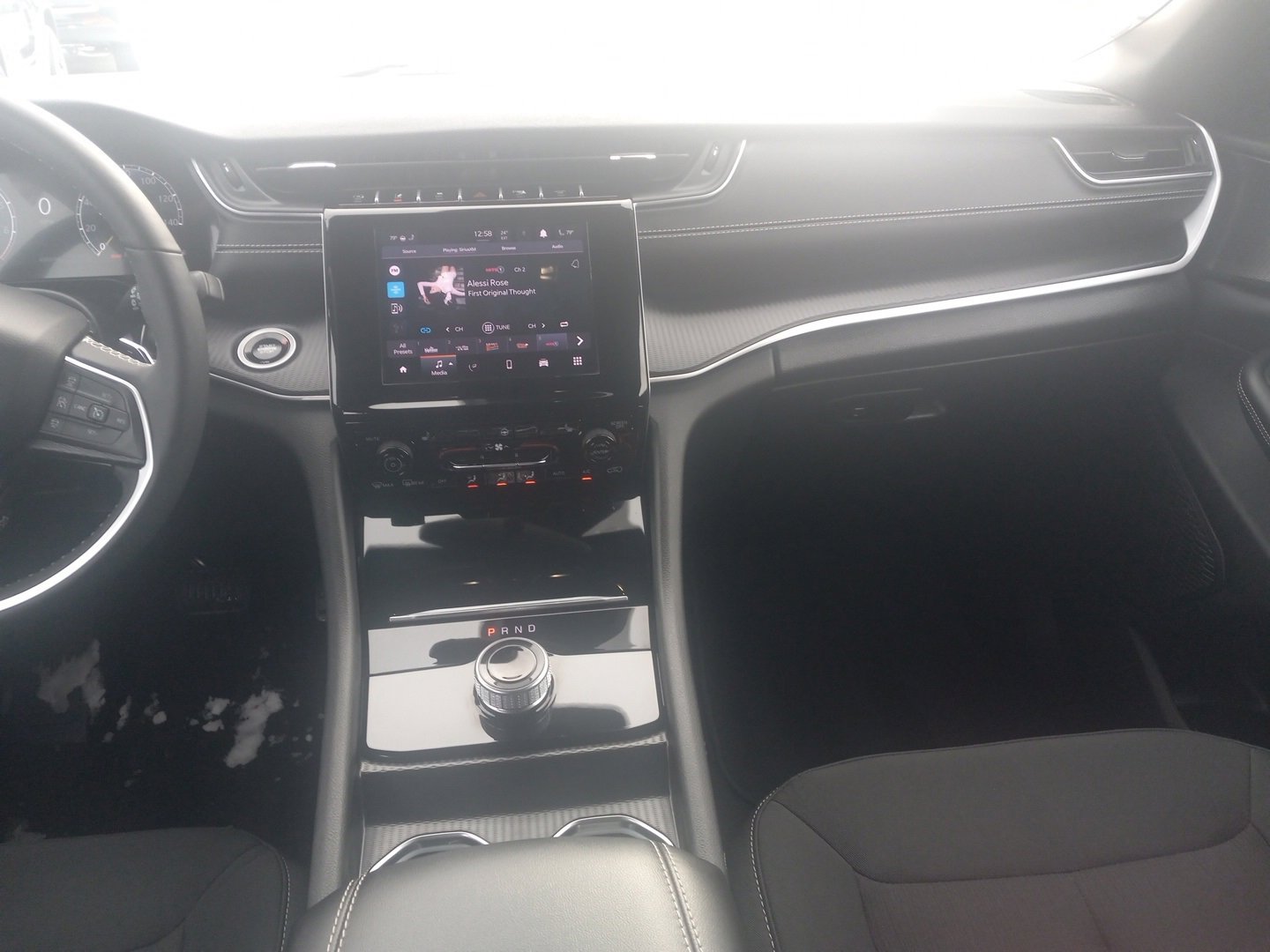 Used 2024 Jeep Grand Cherokee L Laredo w/ Luxury Tech Group I image 10