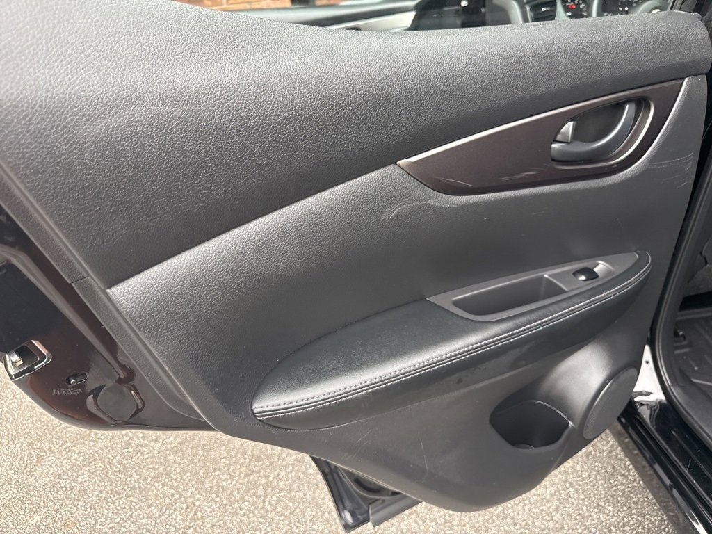 Used 2021 Nissan Rogue Sport S image 32