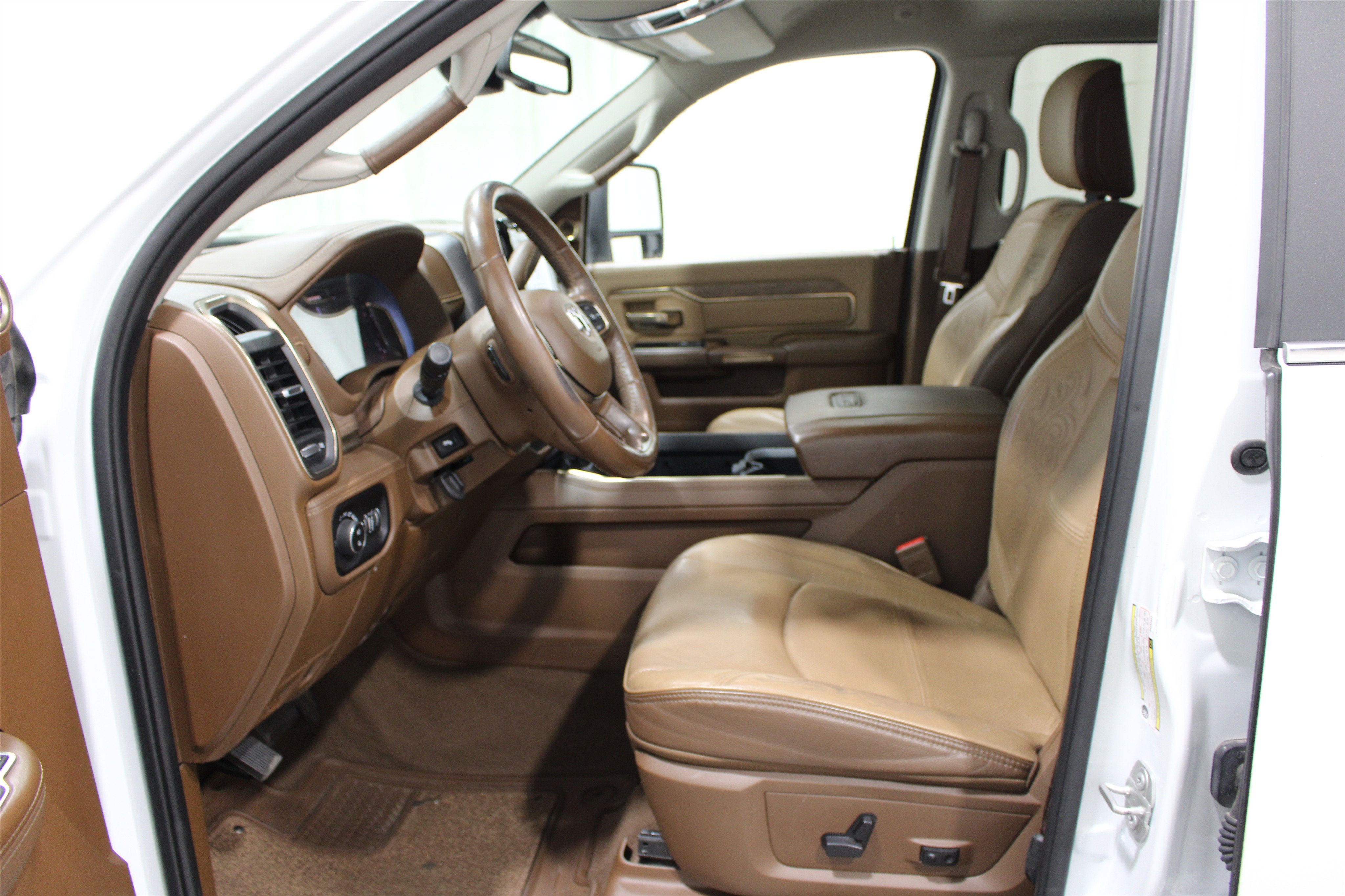 Used 2024 RAM 2500 Limited AWD/4WD image 3