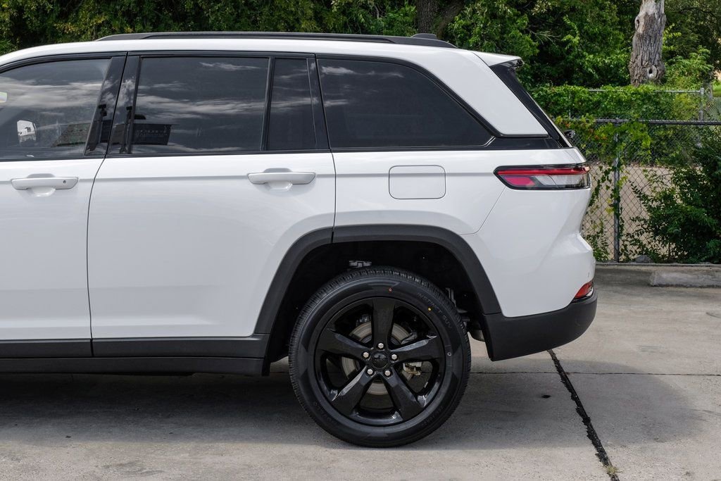 Used 2023 Jeep Grand Cherokee Altitude image 22