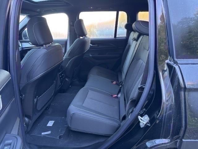 New 2025 Jeep Grand Cherokee Laredo X image 17